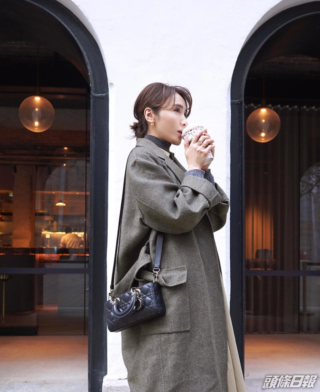 黎姿平日都有飲有色飲品，因此要整靚棚牙就要搵方法。